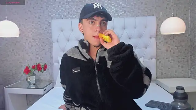 Snapshot of BrannTaylor chatting on September 2025 12:18:01 PM BrannTaylor online show from September 2025 12:18:01 PM