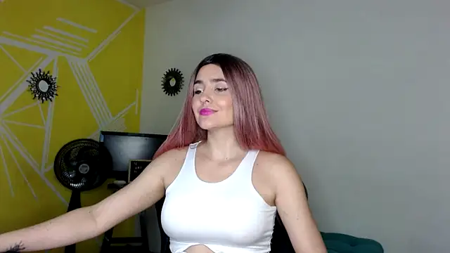 Nikolle Rouss online show from March 2025 12:07:02 AM