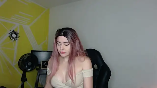 Nikolle Rouss online show from September 2025 03:24:01 PM