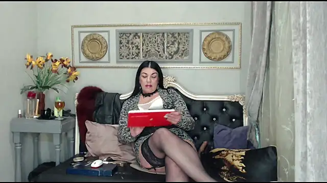 Snapshot of LadyMargoFontana chatting on March 2025 04:19:01 AM LadyMargoFontana online show from March 2025 04:19:01 AM