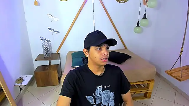 Snapshot of Brand_habes chatting on October 2025 01:46:02 PM Brand habes online show from October 2025 01:46:02 PM