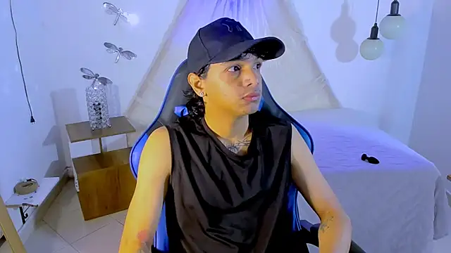 Snapshot of Brand_habes chatting on November 2025 01:44:01 PM Brand habes online show from November 2025 01:44:01 PM