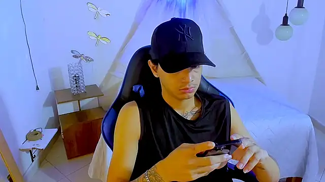 Snapshot of Brand_habes chatting on November 2025 03:37:02 AM Brand habes online show from November 2025 03:37:02 AM