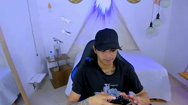 Snapshot of Brand_habes chatting on November 2025 01:33:02 PM Brand habes online show from November 2025 01:33:02 PM