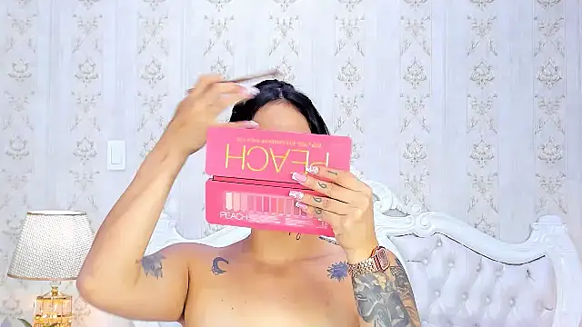 Snapshot of GiahDaniels chatting on December 2024 08:44:01 PM GiahDaniels online show from December 2024 08:44:01 PM