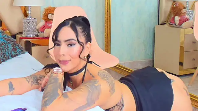 Snapshot of GiahDaniels chatting on February 2025 12:05:01 AM GiahDaniels online show from February 2025 12:05:01 AM