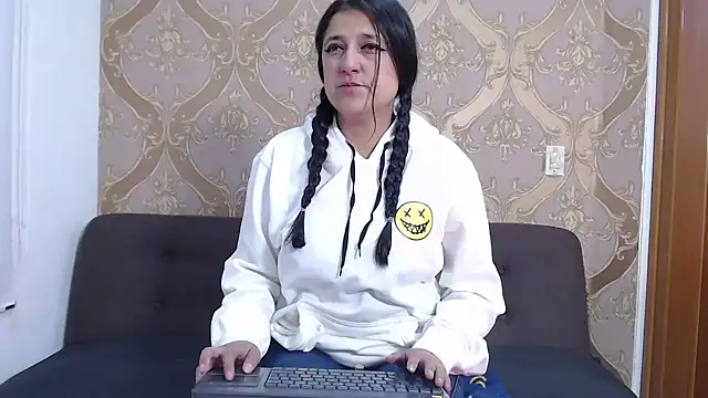 dakota guirl online show from December 2024 03:06:01 AM