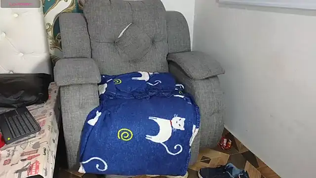 dakota guirl online show from December 2024 09:06:02 AM