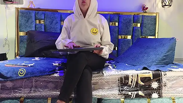 dakota guirl online show from February 2025 09:54:01 AM