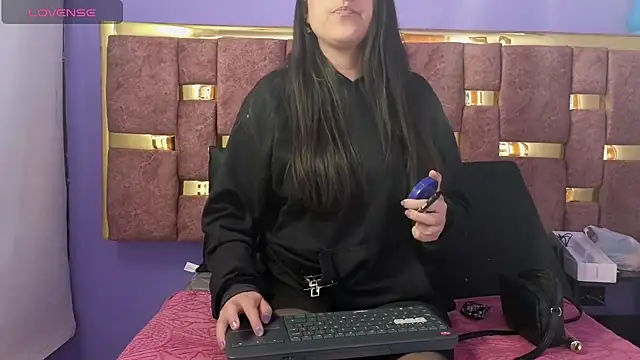 dakota guirl online show from March 2025 03:33:02 AM