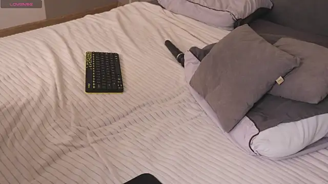 Victoria Thomsons1 online show from April 2026 02:40:02 PM