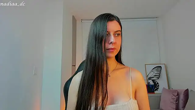 Nadiaa  online show from December 2024 03:05:02 AM