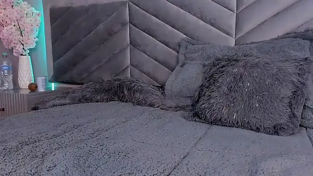 Ary thompson   online show from December 2024 11:18:02 PM