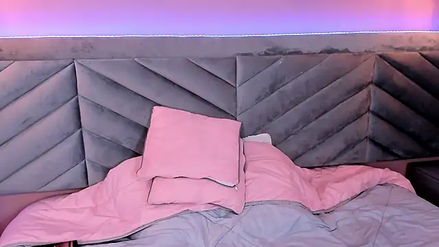 Ary thompson   online show from January 2025 11:13:01 PM