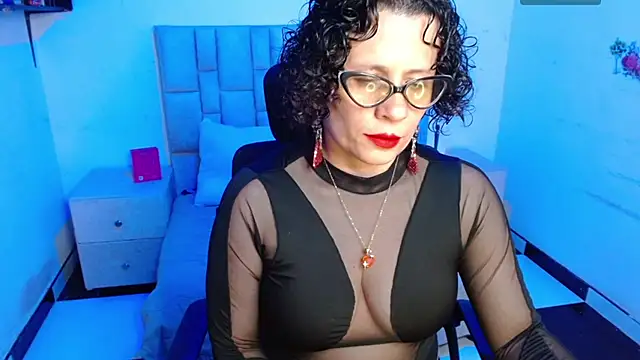 Snapshot of Daneshka_naughty chatting on October 2025 12:39:02 AM Daneshka naughty online show from October 2025 12:39:02 AM