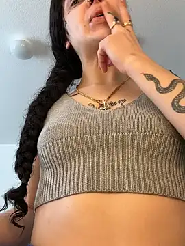 exoticmisfitt online show from February 2026 07:20:01 PM