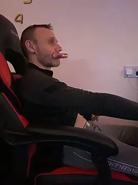 Snapshot of bigkeven4 chatting on December 2025 08:28:02 PM bigkeven4 online show from December 2025 08:28:02 PM