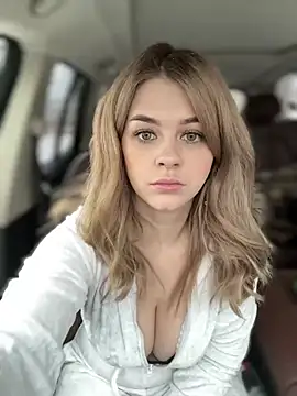 Snapshot of Love_Bri chatting on February 2025 05:48:02 AM Love Bri online show from February 2025 05:48:02 AM