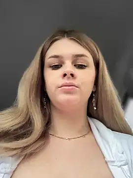 Snapshot of Love_Bri chatting on March 2025 09:55:01 AM Love Bri online show from March 2025 09:55:01 AM