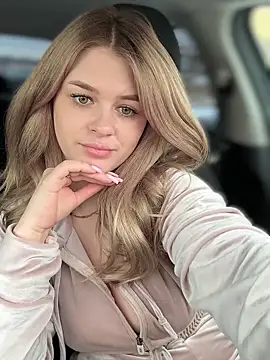 Snapshot of Love_Bri chatting on March 2025 10:46:02 AM Love Bri online show from March 2025 10:46:02 AM