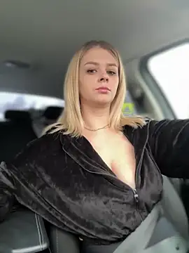 Snapshot of Love_Bri chatting on November 2025 10:29:01 AM Love Bri online show from November 2025 10:29:01 AM