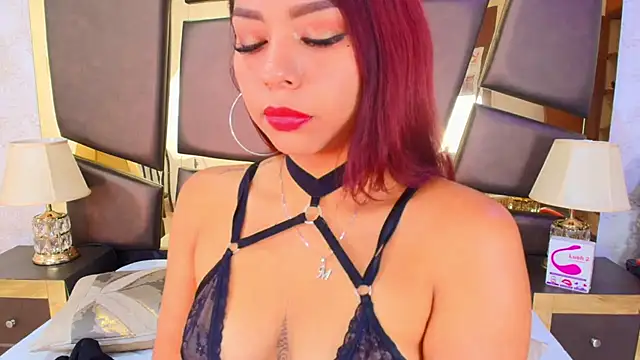 BellahColucci online show from December 2024 08:04:01 PM