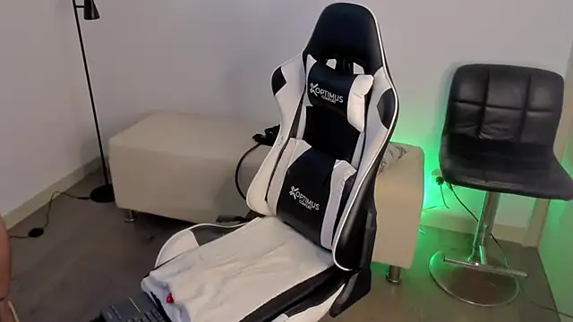 dafboy1 online show from September 2025 02:22:01 PM