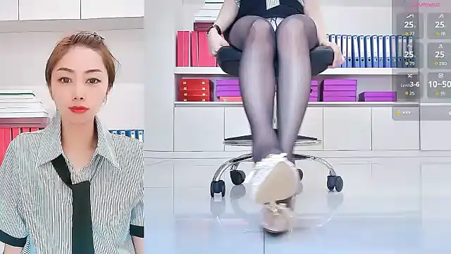 Snapshot of Aster_Hoa chatting on February 2026 10:30:01 AM Aster Hoa online show from February 2026 10:30:01 AM