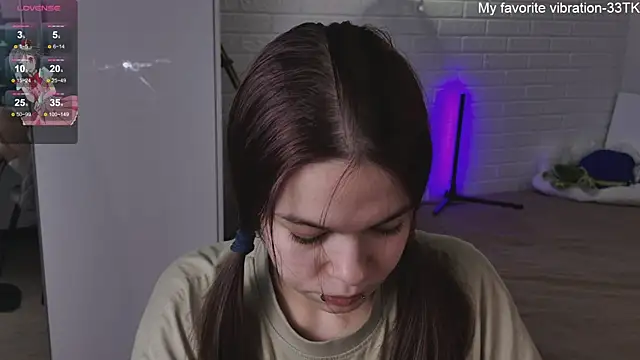 Snapshot of ValBae chatting on January 2025 12:02:02 PM ValBae online show from January 2025 12:02:02 PM