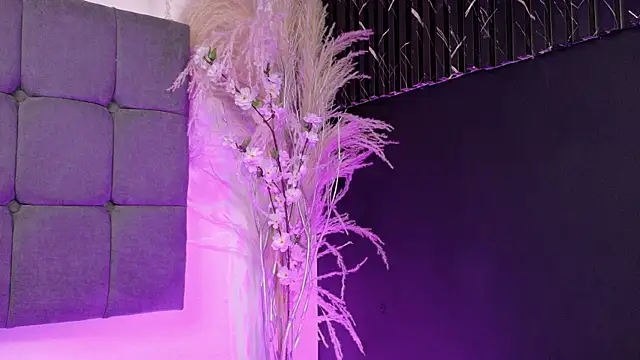 miluv19 online show from December 2025 09:22:01 PM