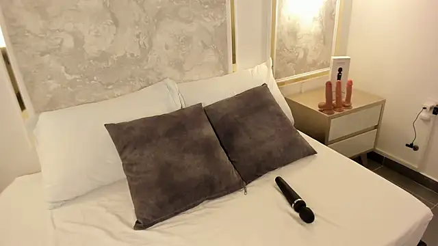 victoria18x online show from November 2025 07:24:01 PM