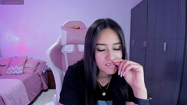 Snapshot of Tinylottie chatting on October 2025 06:30:02 PM Tinylottie online show from October 2025 06:30:02 PM