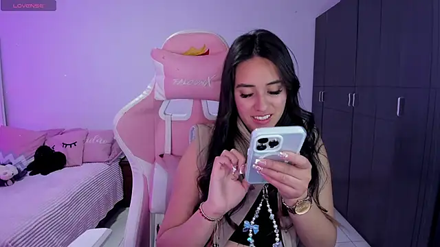 Snapshot of Tinylottie chatting on November 2025 01:50:02 AM Tinylottie online show from November 2025 01:50:02 AM