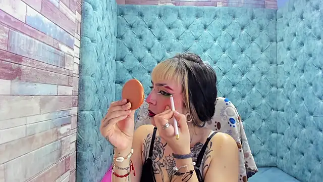 Snapshot of Samantha_Smiith chatting on December 2025 04:18:02 AM Samantha Smiith online show from December 2025 04:18:02 AM