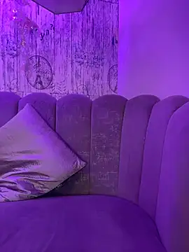 AbyThompson online show from November 2025 02:54:01 PM