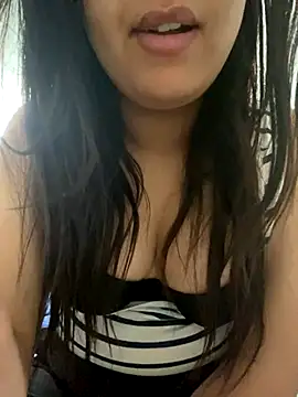 yassminsexy22 online show from December 2024 12:00:01 PM