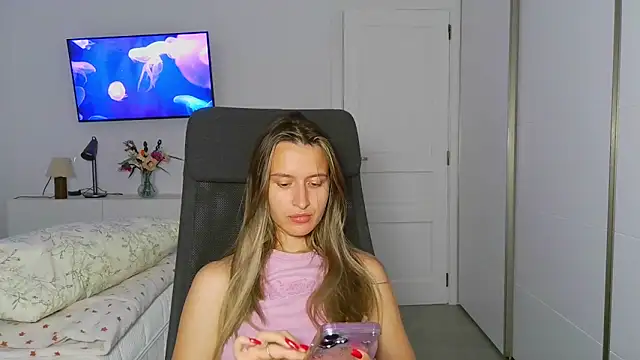 Snapshot of Submissive_love chatting on October 2025 08:41:02 PM Submissive love online show from October 2025 08:41:02 PM