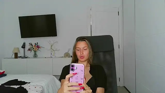 Snapshot of Submissive_love chatting on October 2025 04:20:02 PM Submissive love online show from October 2025 04:20:02 PM