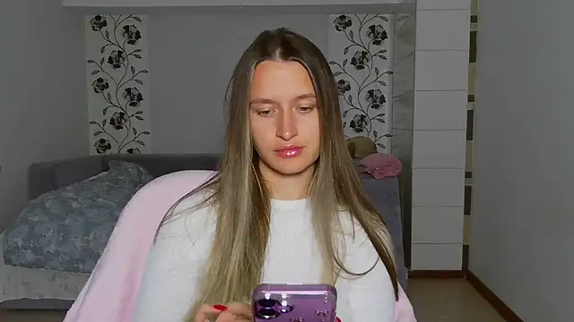 Snapshot of Submissive_love chatting on November 2025 04:39:01 PM Submissive love online show from November 2025 04:39:01 PM