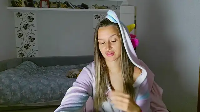 Snapshot of Submissive_love chatting on November 2025 04:40:02 PM Submissive love online show from November 2025 04:40:02 PM