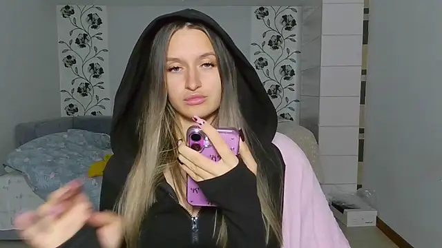 Snapshot of Submissive_love chatting on November 2025 05:31:01 PM Submissive love online show from November 2025 05:31:01 PM