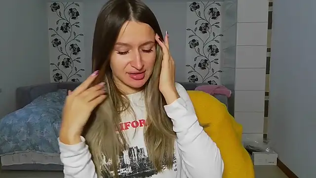 Snapshot of Submissive_love chatting on November 2025 12:59:01 PM Submissive love online show from November 2025 12:59:01 PM