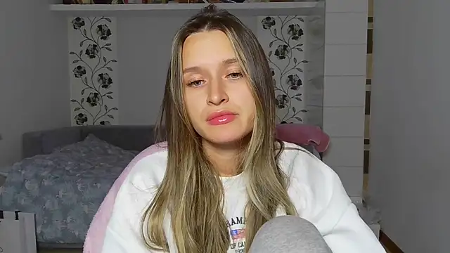 Snapshot of Submissive_love chatting on November 2025 05:15:02 PM Submissive love online show from November 2025 05:15:02 PM