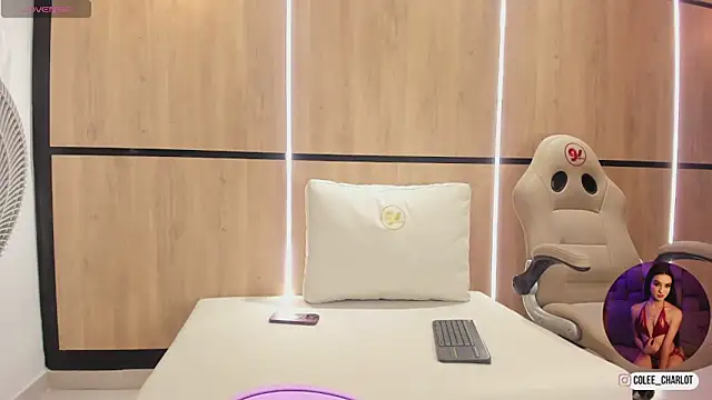 Snapshot of charlotte_colee chatting on December 2025 11:19:01 AM charlotte colee online show from December 2025 11:19:01 AM