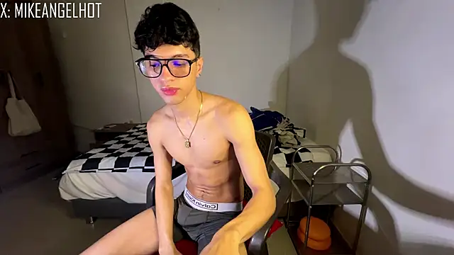 Angelligth online show from December 2025 07:41:02 PM