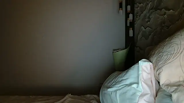 Snapshot of _CattrinaVegas_ chatting on November 2025 07:57:01 PM CattrinaVegas online show from November 2025 07:57:01 PM