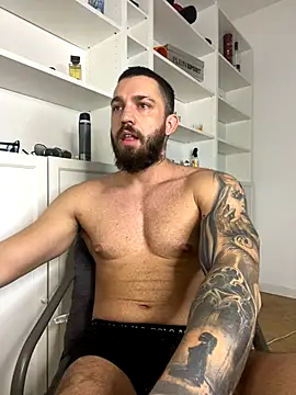 Snapshot of LoveIsBlind_ chatting on October 2025 07:39:01 AM LoveIsBlind  online show from October 2025 07:39:01 AM