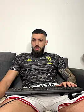 Snapshot of LoveIsBlind_ chatting on October 2025 07:37:01 PM LoveIsBlind online show from October 2025 07:37:01 PM