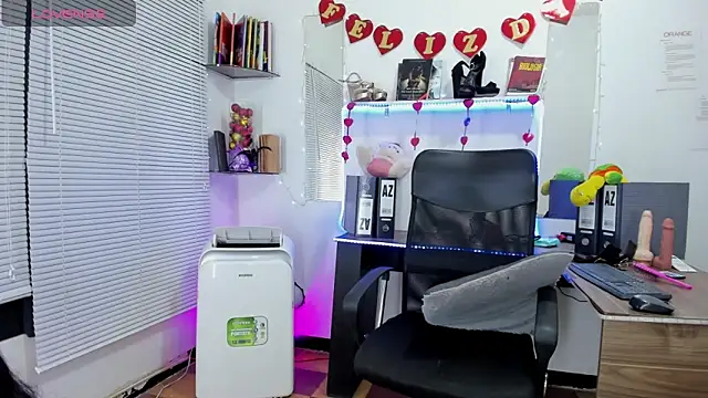 Snapshot of MIAUTENA chatting on February 2025 12:43:01 AM MIAUTENA online show from February 2025 12:43:01 AM