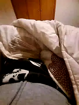 Snapshot of TSandraBellucci chatting on December 2024 02:08:02 AM TSandraBellucci online show from December 2024 02:08:02 AM